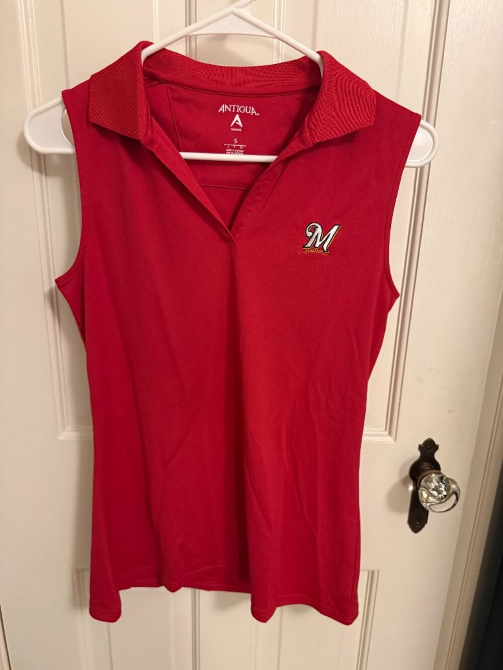 Antigua Milwaukee Brewers Women’s Sleeveless Golf Polo – Red – Small